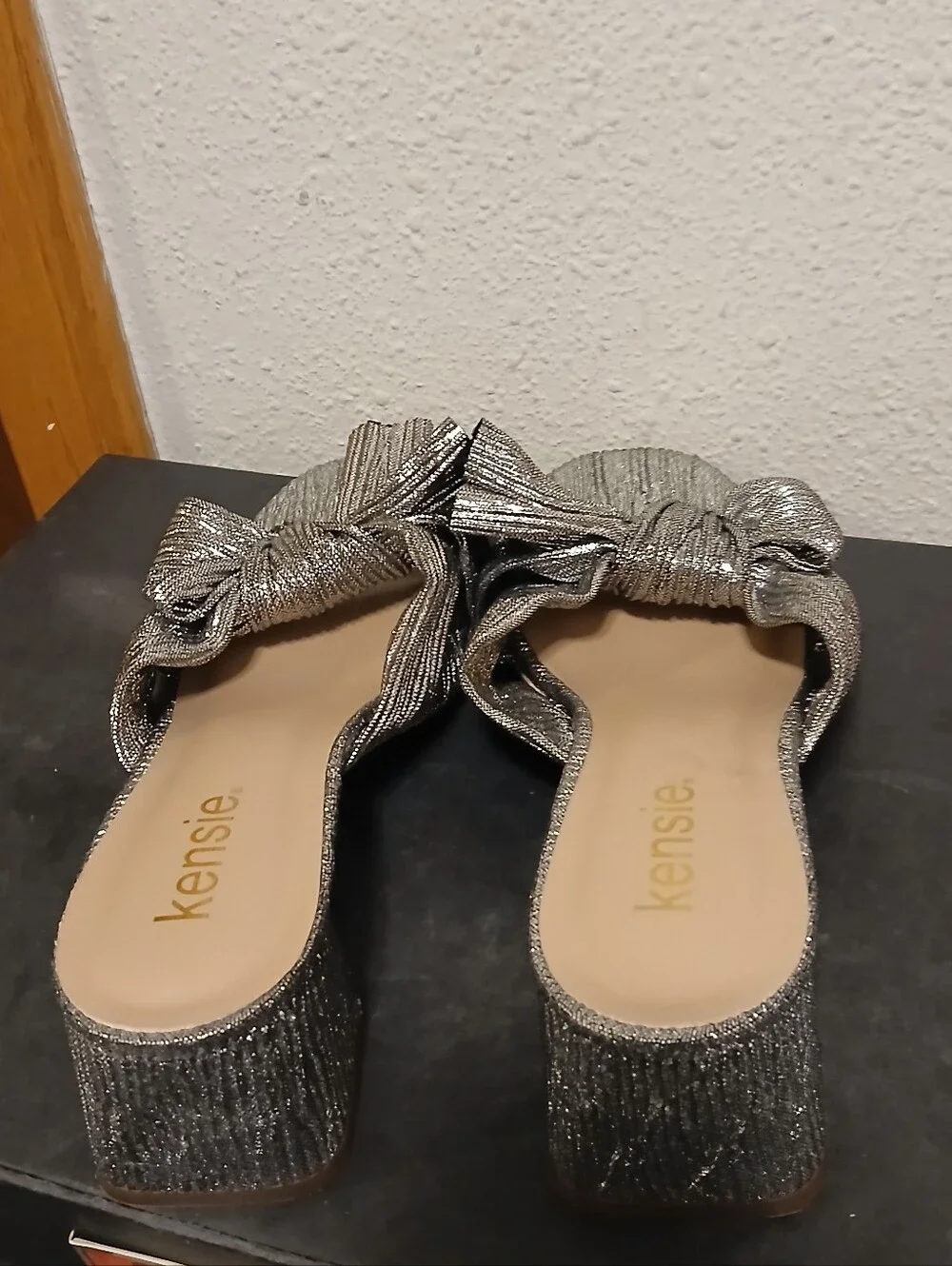 ​Kensie Silver Metallic Sparkle Bow Block Heel Mule Sandals Size 7.5